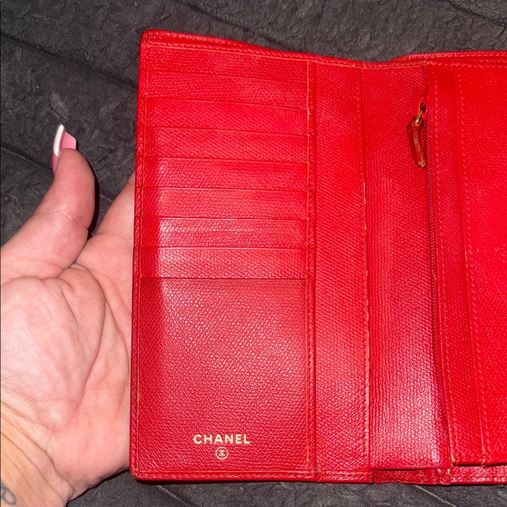 CHANEL Red Wallet - Picture 3 of 9